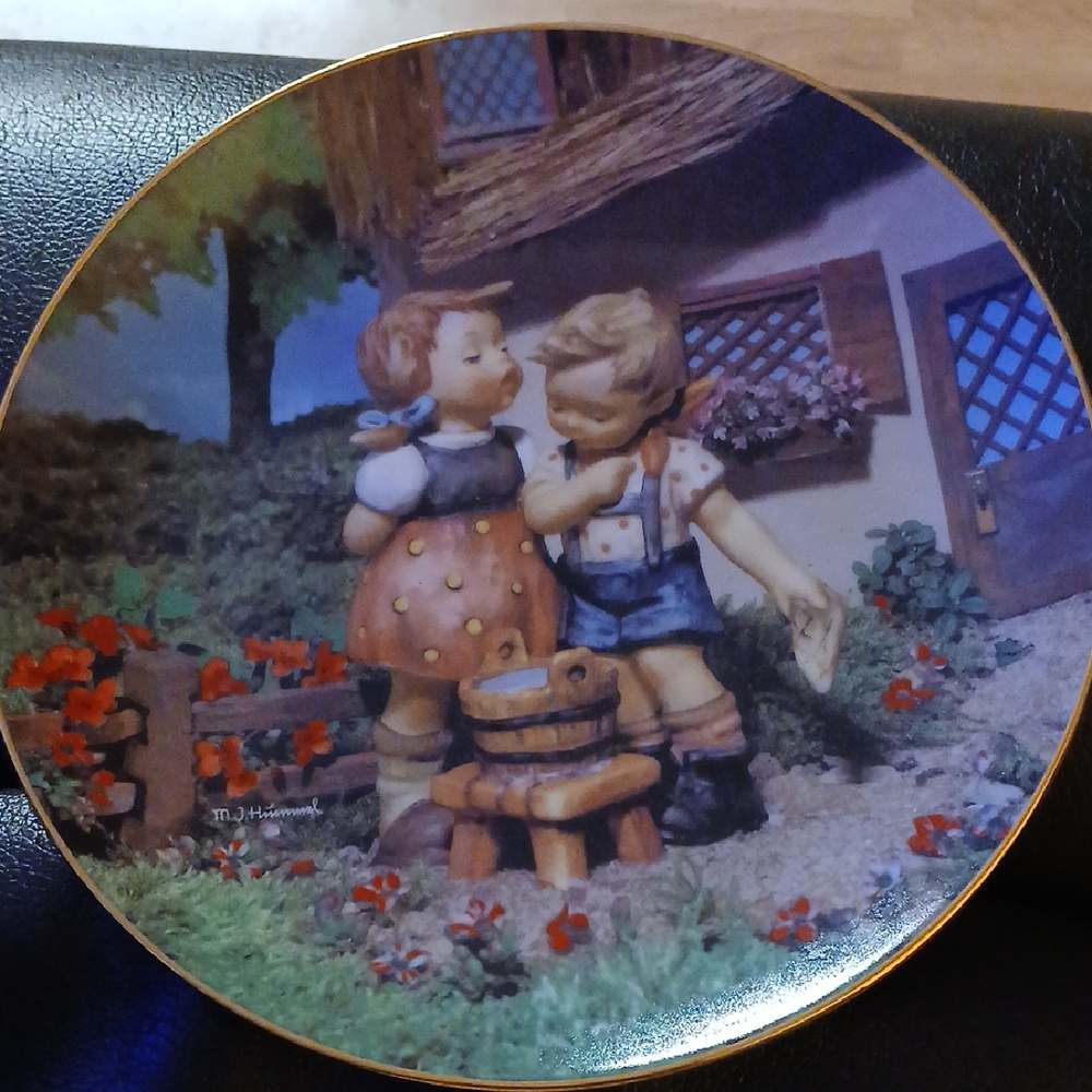 Vintage M. J. Hummel Collectible Plate 'squeaky clean'
